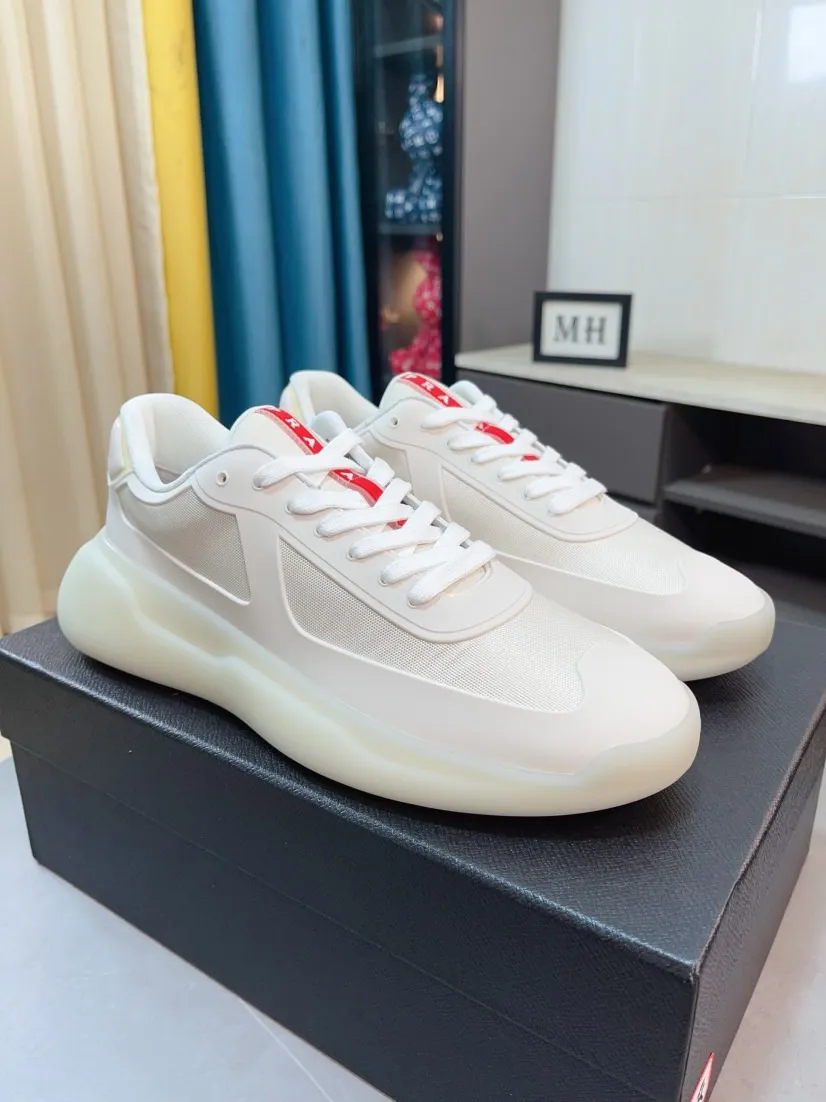 The ex-factory price is 680🌹🌹The high-quality new Prada (Prada) counters are launched simultaneously. The new men's shoes and 😘fabrics are selected from imported mesh and glue-spraying technology. Imported cowhide lining. 👍🏿High-end☄️Open-molded non-slip rubber outsole, exquisite lines, simple and elegant, comfortable and high-end for leisure travel. Code number: 38 to 44